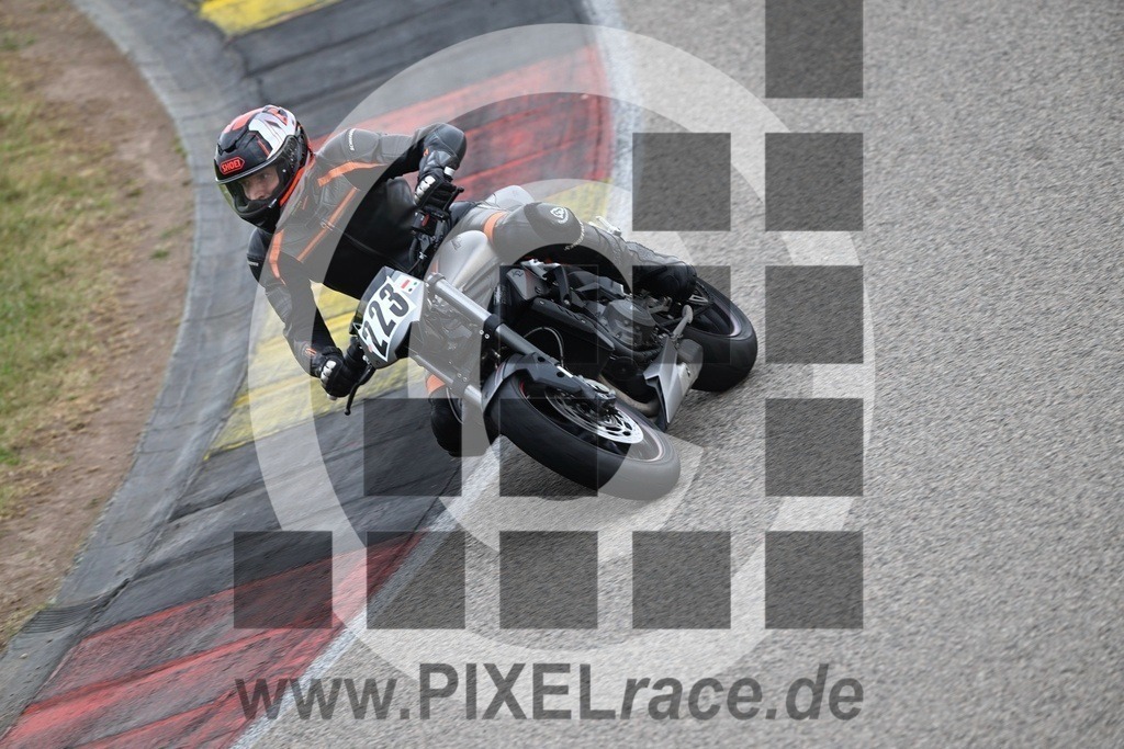 0223-20250828_10648 | Schöne Erinnerungen an spannende Momente - das festzuhalten ist unser Job. PIXELrace.de ist seit 2003 auf den Rennstrecken Europas unterwegs um die Action draußen beim Fahren und die wunderbare Stimmung imm Fahrerlager für euch einzufangen.