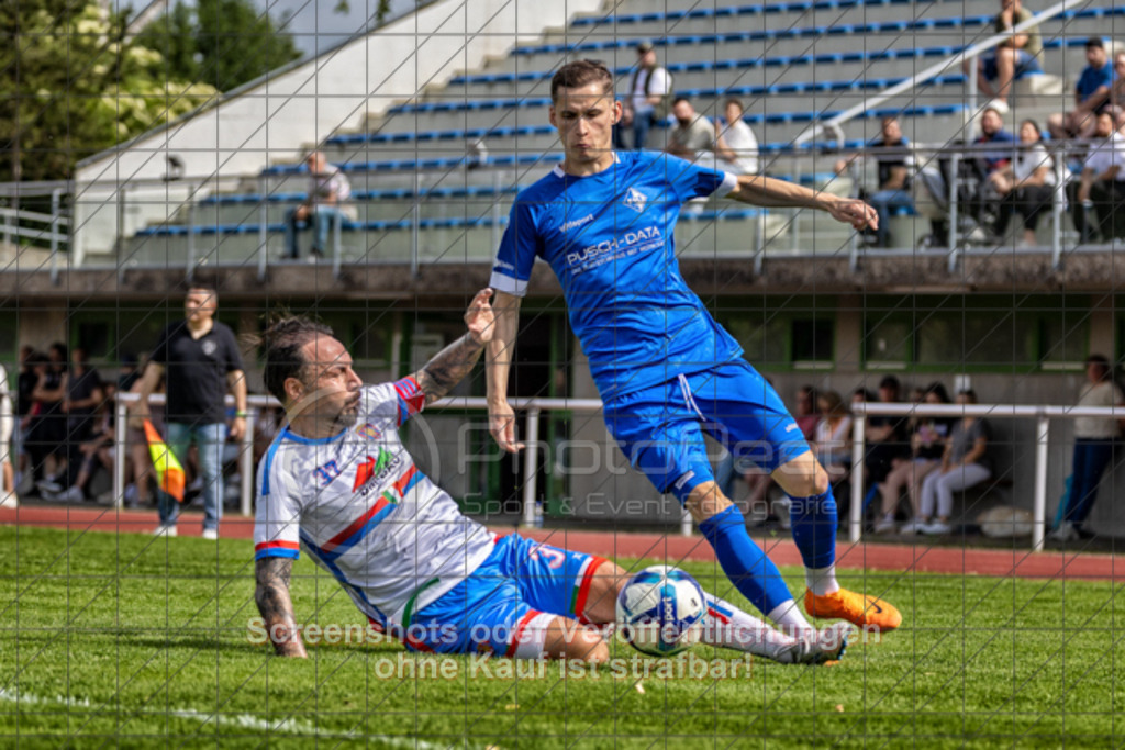 20250601_160904_0278-Bearbeitet | Salih Egrlic (1.FC Eislingen #07),1.FC Eislingen (blau) vs. AC Catania Kirchheim (weiß), Fußball, Bezirksliga - Bezirk Neckar/Fils, 29. Spieltag, Saison 2024/2025, Rasenplatz, Eichbachstation, Haldenstraße, 73054 Eislingen, 01.06.2025 - 15:00 Uhr,Foto: PhotoPeet-Sportfotografie/Peter Harich