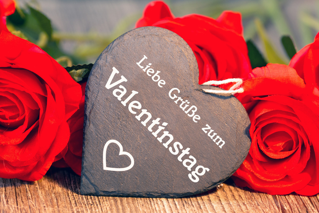 Grüße zum Valentinstag: Rosen und ein Herz mit der Aufschrift LIEBE GRÜSSE ZUM VALENTINSTAG | Grüße zum Valentinstag: Rosen und ein Herz mit der Aufschrift LIEBE GRÜSSE ZUM VALENTINSTAG - Realisiert mit Pictrs.com