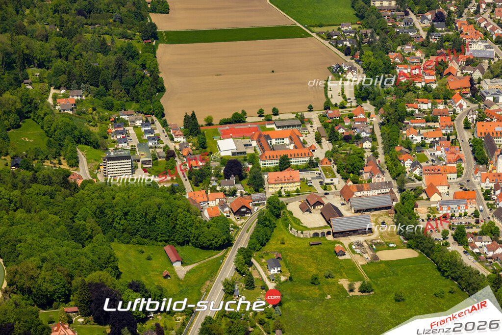 Das Luftbild zeigt realschule Mindelheim - Die Luftaufnahme wurde 2023 vom UL-Flugzeug aus erstellt ( keine Drohne ) - Hochauflösende Luftaufnahme - Für grossformatige Ausdrucke geeignet. Die Geschenkidee !Mit Lizenz und Bildrechte bestellbar