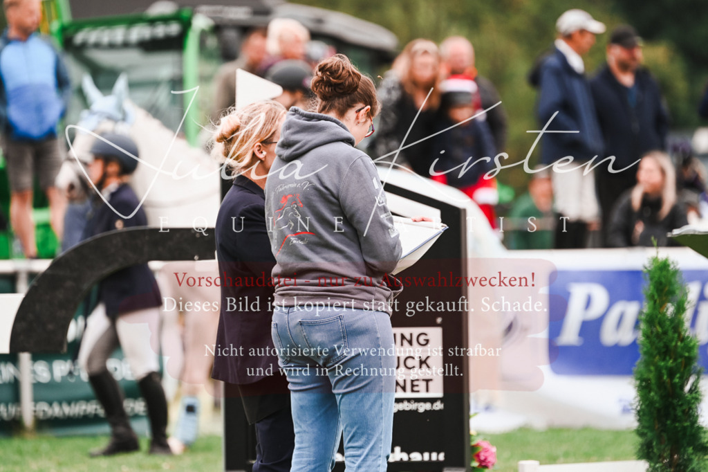 DSC_7377 | Pferde- und Turnierfotografie in Westsachsen. Pferdeportraits, Auftragszeichnungen und intuitive Kunst.