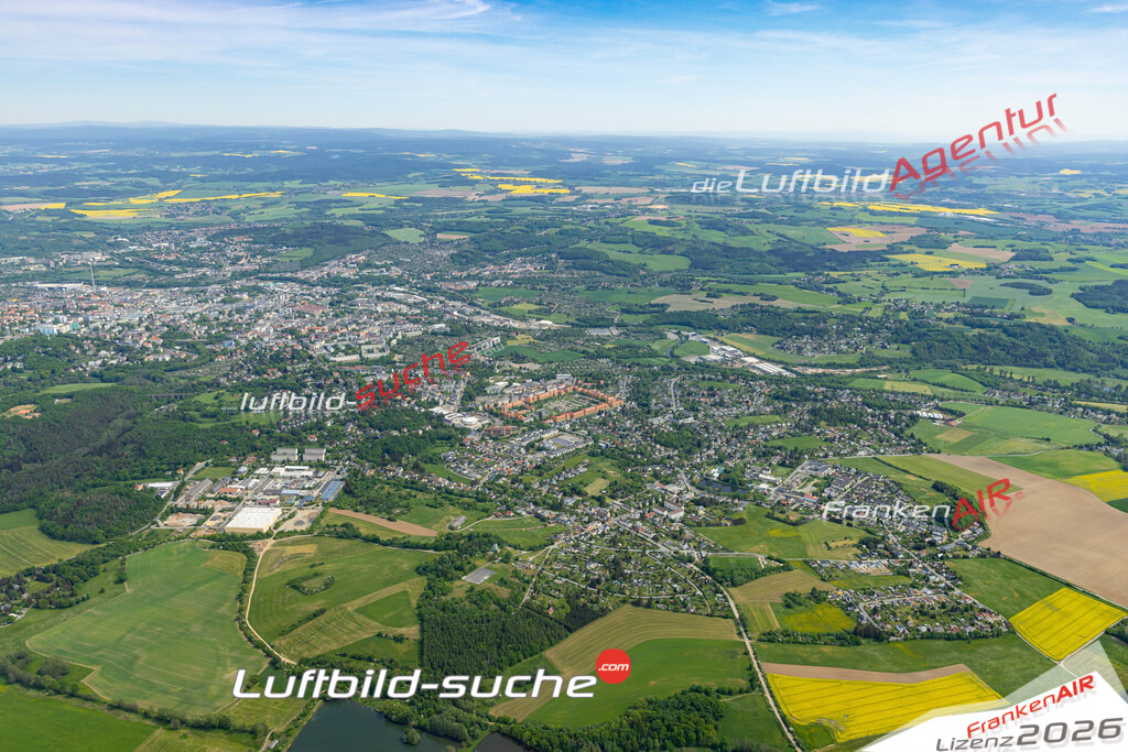 Das Luftbild der Stadt Plauen wurde 2022 vom Flugzeug heraus erstellt (keine Drohnen-Aufnahmen) Aufnahmehöhe ca.450 Meter- hohe Bildauflösung und Druck-Qualität. Garantiert!