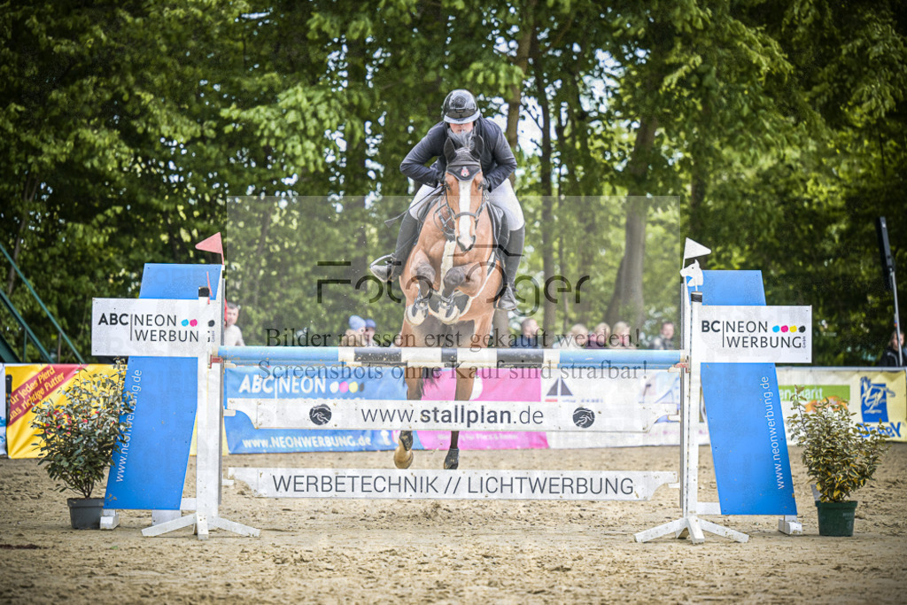 DOS_0697 | Entdecke hochwertige Reitturnierfotos von Foto Oger. Professionell, emotional und authentisch – jetzt Lieblingsmomente im Shop bestellen.Deutschlandweite Turnierfotografie. - Realisiert mit Pictrs.com