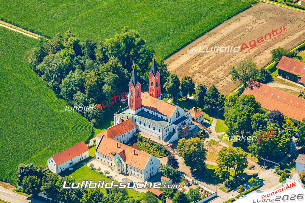 Luftaufnahme von Kirche Vilsbiburg Bild- Das Luftbild wurde 2025 vom UL-Flugzeug heraus erstellt ( keine Drohne ) - Hochauflösende Luftaufnahme -Nicht vergleichbar mit Google Maps oder Satelittenbilder- Die Geschenkidee !Mit Lizenz und Bildrechte bestellbar