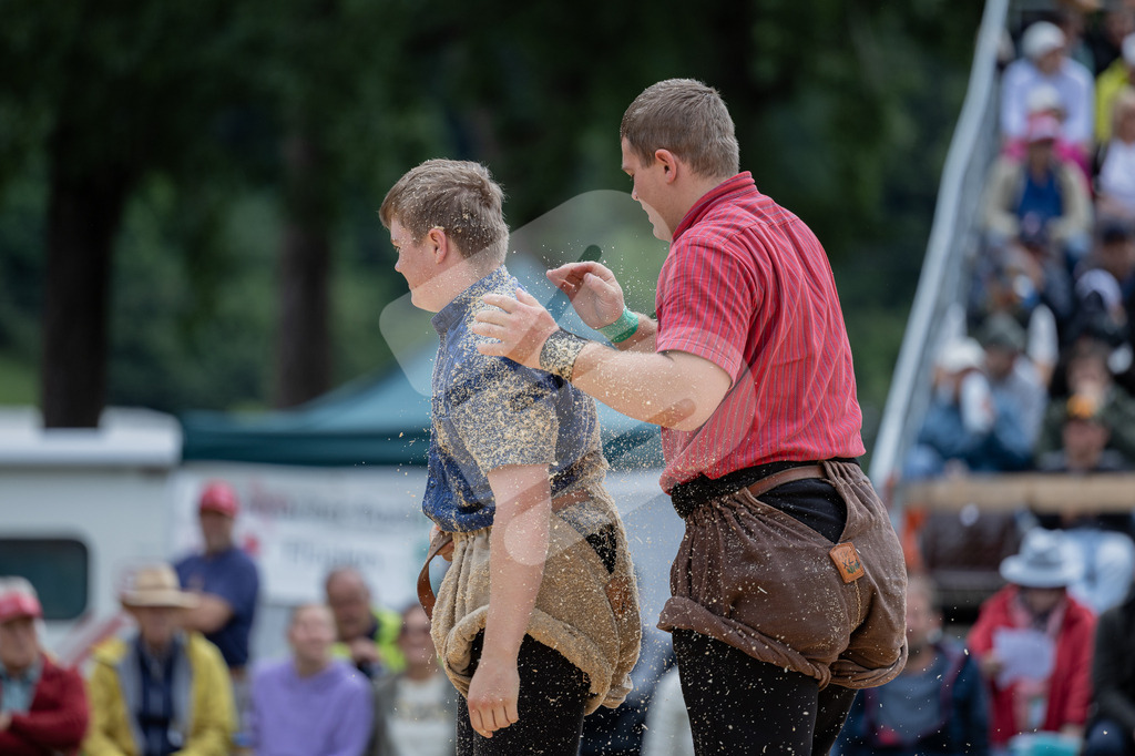 UKSF2026_3G_00457 | Die Schwinger des Schwyzer Kantonalen Schwingerverbandes: Fotos, die Dynamik und Leidenschaft festhalten, sowie emotionale Momente aus dem traditionellen Schwingsport zeigen. - Realisiert mit Pictrs.com