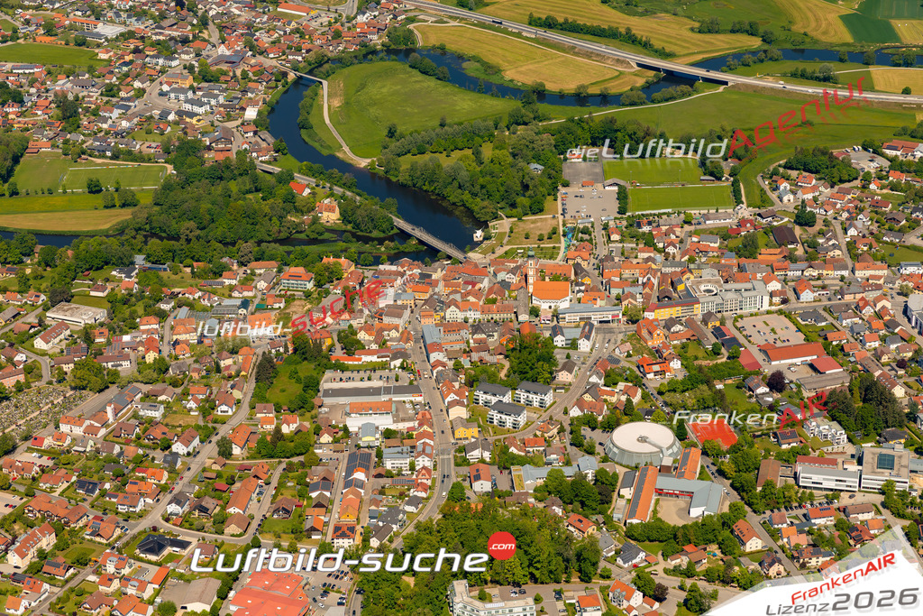 Das Luftbild zeigt :  Roding - Die Luftaufnahme wurde 2024 vom UL-Flugzeug aus erstellt ( keine Drohne ) - Hochauflösende Luftaufnahme - Für grossformatige Ausdrucke geeignet. Die Geschenkidee !Mit Lizenz und Bildrechte bestellbar