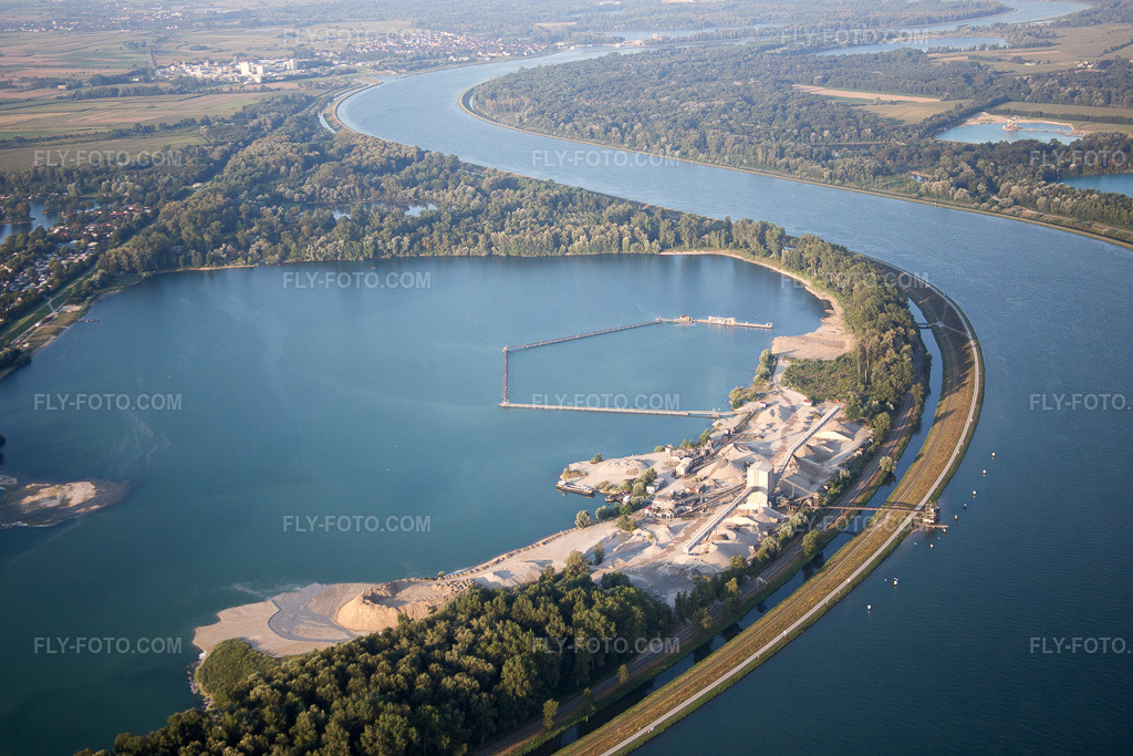 Aerial view: View of the town in Fort-Louis in the state Bas-Rhin, France.Photo: IMG_093102.jpg taken on 08/16/2016 by Werner Riehm/FLY-FOTO.comResolution of the original: 5472 x 3648 px