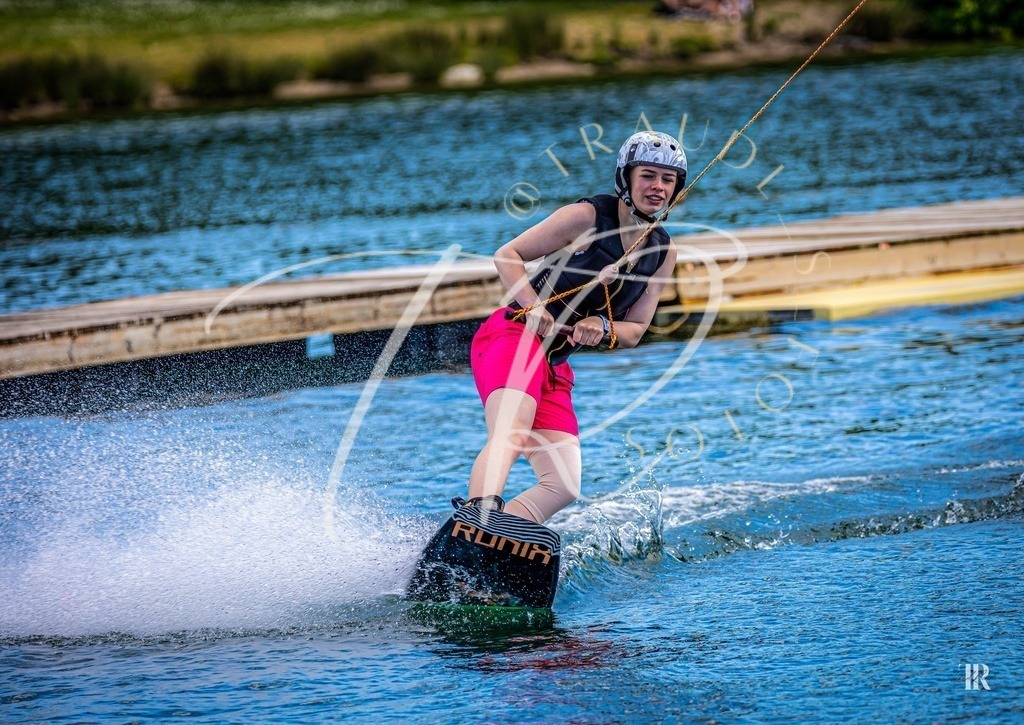 e6b5a53bde764cbdb78cb9b1de2e67ee | traudl_s_fotos