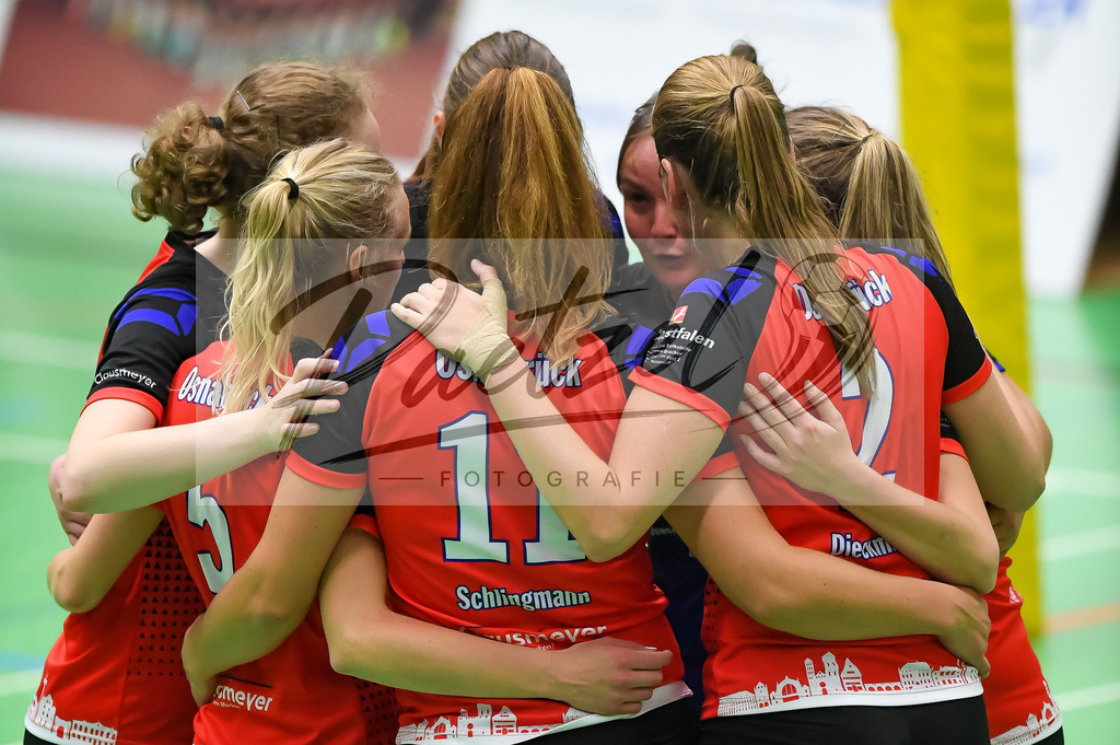 VCOBWA20211106_138 | Volleyball, Frauen:   bei dem Spiel der 3. Liga West zwischen VC Osnabrueck und SV BW Aasee in der Schlosswallhalle am 06.11.2021 in Osnabrueck, Deutschland. - Realisiert mit Pictrs.com