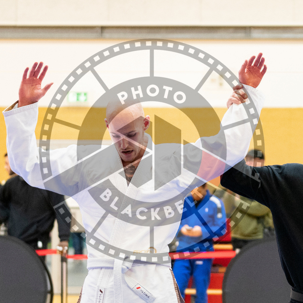 20231118PBB12117 | Fighters compete during the AJP Tour 600 Frankfurt Championship in Frankfurt/Main, Germany, on November 18, 2023.