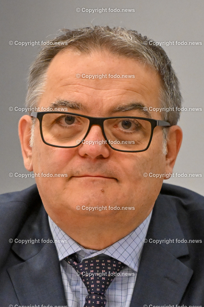 Pressekonferenz Ordensklinikum Linz GmbH_ Tumorzentrum OÖ_ 01.02.2023-13 | 01.02.2023, Ordensklinikum Linz, AUT, Pressekonferenz Ordensklinikum Linz GmbH, Tumorzentrum Ooe – onkologische Versorgung der Ooe Bevoelkerung im Bild Ernst  Rechberger (Innere Medizin I, Barmherzige Schwestern Ried im Innkr., Stv. Leiter Tumorzentrum Ooe)