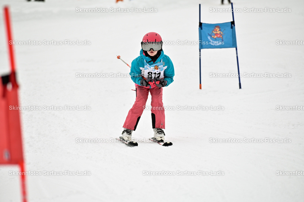 SRF_20.02.2026_1047 | Skirennfotos,Serfaus,Fiss,Ladis,Kinderskirennen,Winter,Tirol,Oberland,skirace,SFL,feelfree,weil wir's genießen,ski,Ski,skifahren,Sonnenplateau, - Realisiert mit Pictrs.com