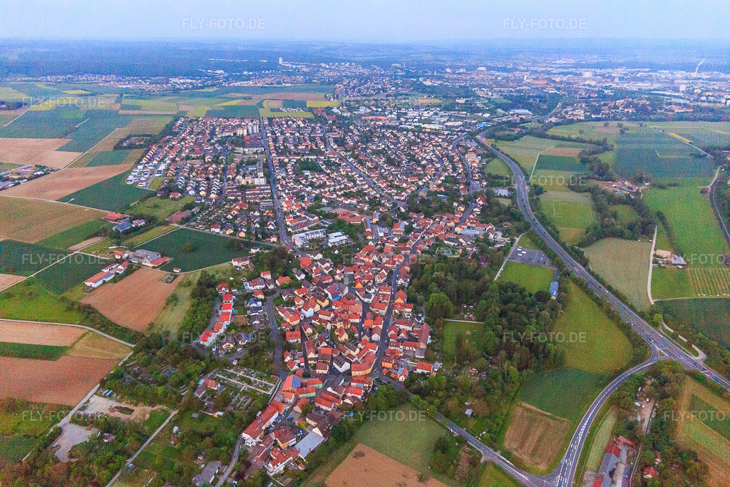 Luftbild: Ortsansicht an der B3030 von Westen in Niederwerrn im Bundesland Bayern in Deutschland. Foto: IMG_099683.jpg vom 24.05.2017 durch Werner Riehm/FLY-FOTO.de