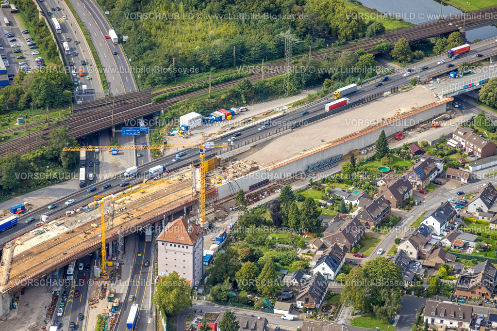 Duisburg250903931 | Luftbild, Autobahnkreuz Kaiserberg mit Baustelle und Brückenbau, Hochbunker Werthacker, Duissern, Duisburg, Ruhrgebiet, Nordrhein-Westfalen, Deutschland
