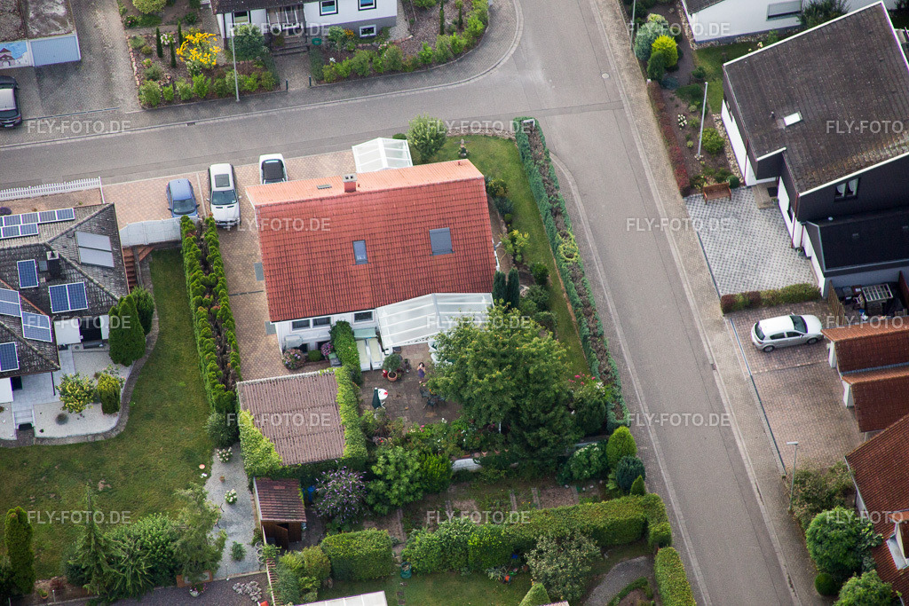 Billigheim-Ingenheim, Maxburgstr | Luftbild: Billigheim-Ingenheim, Maxburgstr im Ortsteil Billigheim in Billigheim-Ingenheim im Bundesland Rheinland-Pfalz in Deutschland. Foto: IMG_092755.jpg vom 13.08.2016 durch Werner Riehm/FLY-FOTO.de - Realisiert mit Pictrs.com
