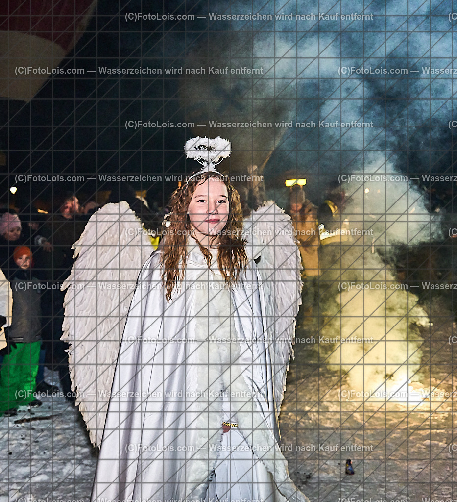 _ALP8331_NACHTderBALLONE_Lackenhof_Gaminger Oetscherteufel | ... mit dem Ballonsportclub Ötscherland aus Wieselburg, der Bergrettung Lackenhof mit einer Schauübung, der Perchtengruppe 'Gaminger Ötscherteufeln' und dem Musikverein Lackenhof, die Ballonfahrer spendeten ihre Gage in diesem Jahr dem schwer verunglückten Gerald Bernreiter alias 'KLEX' der erst nach der ReHa und einem Umbau seines Hauses in Lackenhof frühestens im Mai 2026 wieder nach Hause kommen kann, So 28. Dezember 2025.