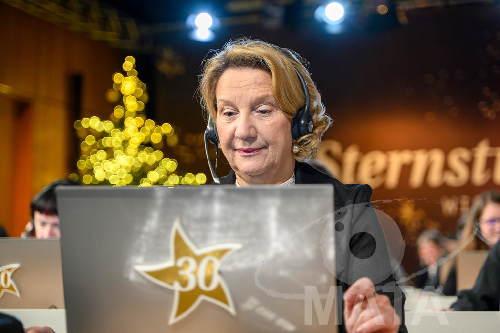 _DWA1255 | Prof. Dr. Dr. Birgit Spanner-Ulmer bei '30 Jahre Sternstunden-Gala 2023' in der Frankenhalle. Nürnberg, 15.12.2023 - Realized with Pictrs.com