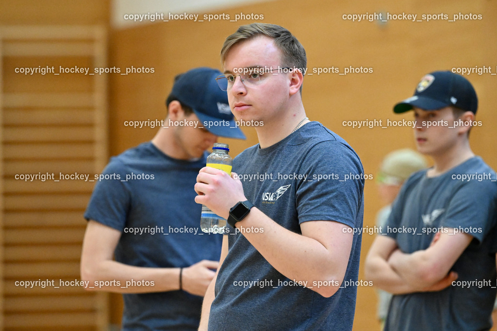 VSV Unihockey vs. Wiener Floorballferein 6.4.2024 | Headcoach VSV Unihockey Jan Blazic, VSV Unihockey vs. Wiener Floorballferein 6.4.2024, VSV Unihockey vs. Wiener Floorballferein  am 06.04.2024 in Villach (Ballspielhalle St. Martin), Austria, (Photo by Bernd Stefan)