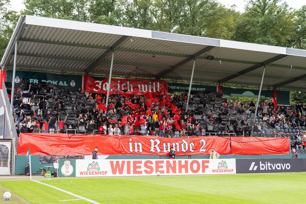 SG Sonnenhof Großaspach vs. Arminia Bielefeld, Fussball, DFB-Pokal, 1. Runde, 22.08.2026 | Choreo,SG Sonnenhof Großaspach vs. Arminia Bielefeld, Fussball, DFB-Pokal, 1. Runde, 22.08.2026,DFB regulations prohibit any use of photographs as image sequences and/or quasi-video