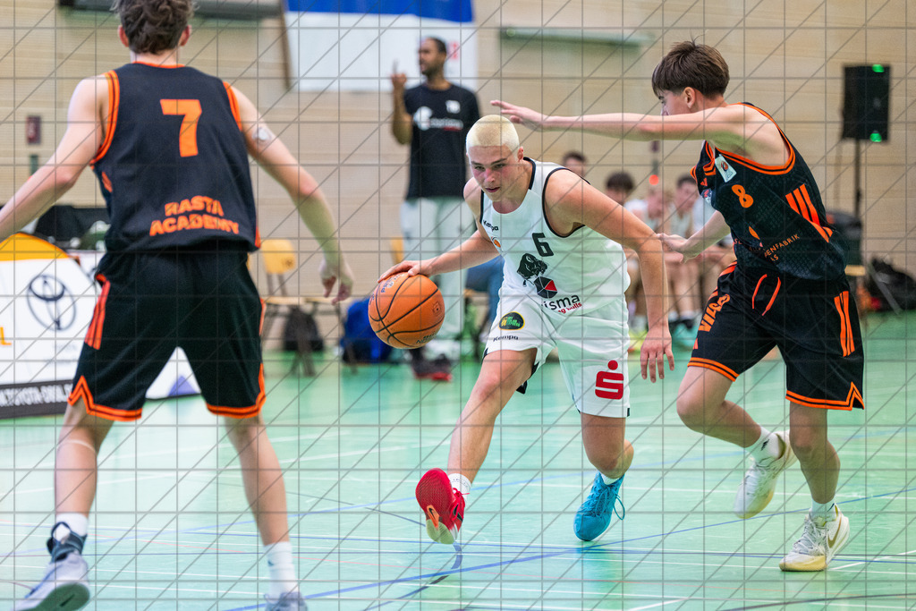 JBBL Vorrunde Gruppe 2 25/26 | Spieltag 01 | Charisma Young Bulls vs. Rasta Vechta | 12.10.25: JBBL Vorrunde Gruppe 2 25/26 | Spieltag 01 | Charisma Young Bulls vs. Rasta Vechta / Osnabrück / Deutschland  //   CREDIT:www.bullenfotos.de, Martin König, Hörner Weg 40, D-49078 Osnabrück, +4917663732967 // Nutzung und Weitergabe nur zu den vereinbarten Zwecken. Presseanfragen an Ersteller. Alle Rechte beim Ersteller. Honorierung nach MFM. - Realisiert mit Pictrs.com