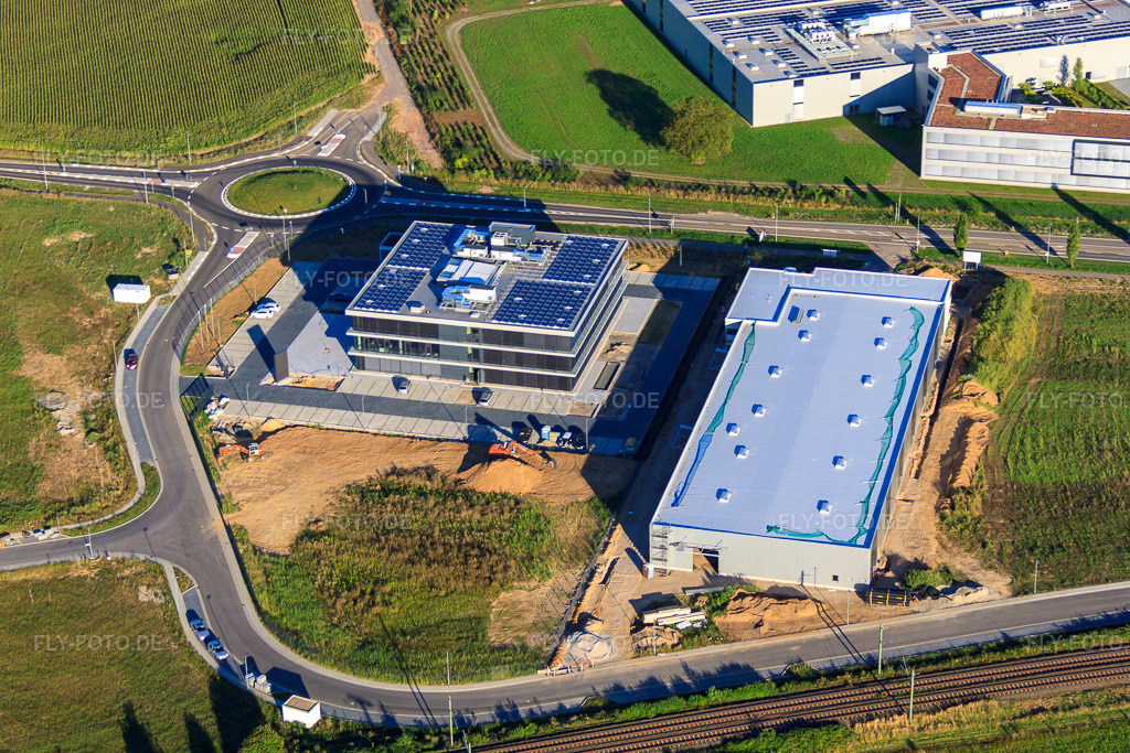 Luftbild: Neubau der ITK Engineering GmbH in Rülzheim im Bundesland Rheinland-Pfalz in Deutschland. – Foto: IMG_59607.jpg vom 04.09.2013 durch Werner Riehm/FLY-FOTO.de – Auflösung des Originals: 4752 x 3168 px – ITK Engineering - Ihr Partner für Digital Engineering