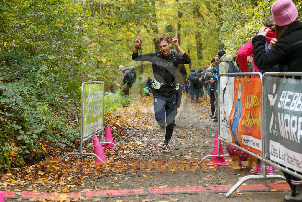 251026_1226_EX1_0380 | Sportfotografie im Rhein-Sieg Kreis, Köln, Bonn, NRW, Rheinland Pfalz, Hessen, etc. Unser Tätigkeitsfeld umfasst den Laufsport vom Volkslauf über den Marathon, Duathlon, Triathon bis zum Ultralauf wie Kölnpfad Ultra oder Schindertrail.
