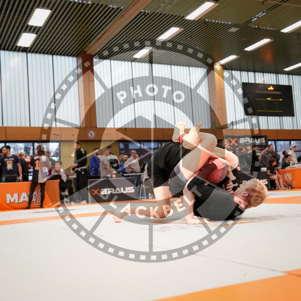 20231125PBB6802 | Fighters compete during the Grappling Industries Jiu-jitsu Championship in Berlin, Germany, on November 25, 2023.
