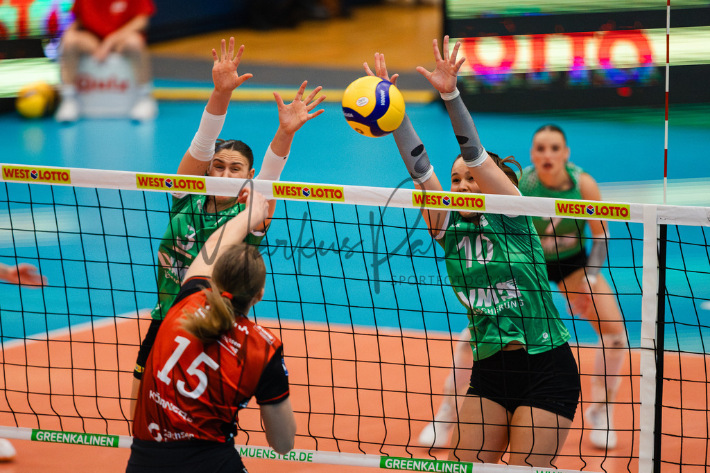 Volleyball, 1. Bundesliga Frauen, Hauptrunde, 8. Spieltag, Saison 2025/2026: USC Münster - Dresdner SC | 1. Bundesliga Frauen, Hauptrunde, 8. Spieltag, Saison 2025/2026, USC Münster empfängt Dresdner SC in der Sporthalle Berg Fidel in Münster. Foto: sportfotografie.ms | Markus Paletta - Realisiert mit Pictrs.com