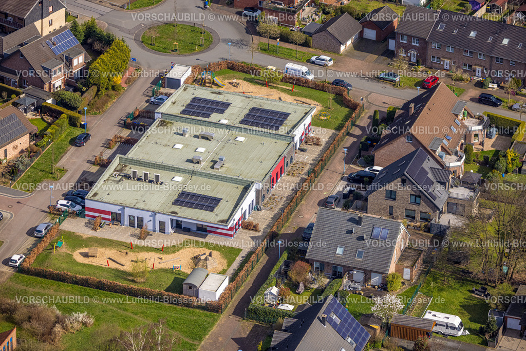 Voerde240309803 | Luftbild, Kita Kindergarten Sankt Antonius von Padua an der Kastanienallee, Friedrichsfeld, Voerde, Nordrhein-Westfalen, Deutschland