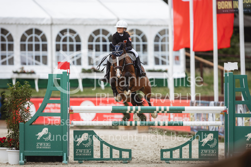 240712_BHO_L-Springen-317 | Deine schönsten Turniermomente als professionelle Fotos! Entdecke hochwertige Pferdesport-Fotografie im Online-Shop. Jetzt Fotos finden & bestellen!