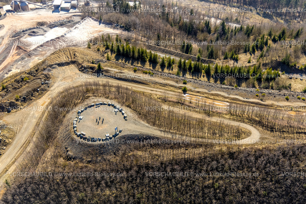 HB-Brilon220303297 | Luftbild, Steinkreis und Aussichtspunkt am Steinbruch Bilstein, Brilon, Sauerland, Nordrhein-Westfalen, Deutschland