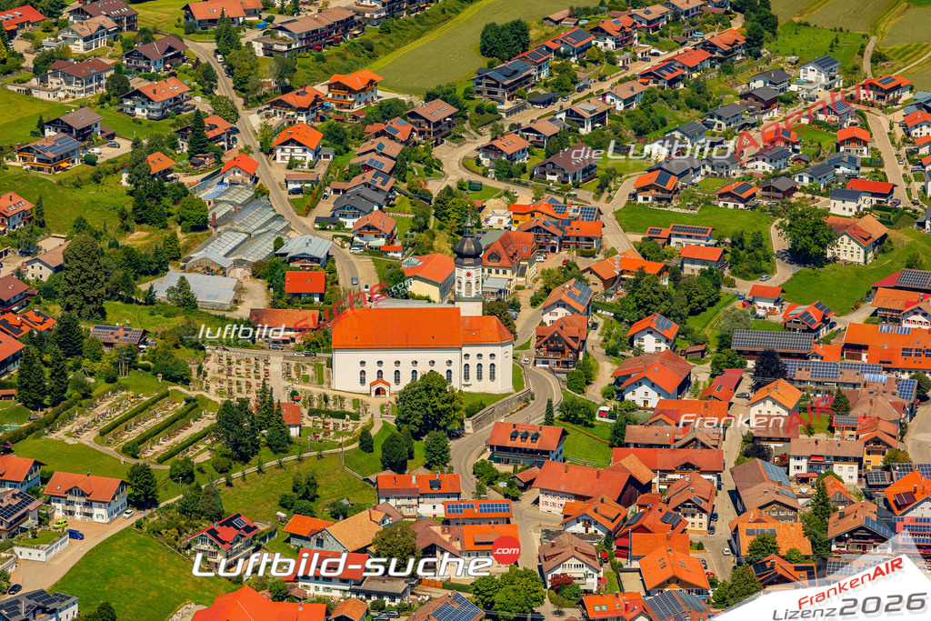 Schrägluftbild  Kirche  Wertach - Das Luftbild wurde 2025 vom UL-Flugzeug heraus erstellt ( keine Drohne ) - Hochauflösende Luftaufnahme -Nicht vergleichbar mit Google Maps oder Satelittenbilder- Die Geschenkidee !Mit Lizenz und Bildrechte bestellbar