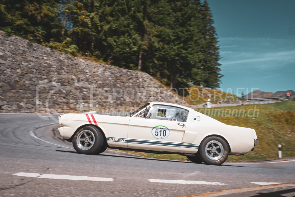 21. Arosa ClassicCar 2025 - 6. =September= 2025 | Lorenzo Studer aus Ascona (SUI) in einem Ford Mustang aus dem Jahre 1966 mit Startnummer 510 am Arosa ClassicCar 2025 in der Kategorie Competition..@arosaclassiccar, @arosa.official, #arosaclassiccar, #arosa, #76curves, #classiccarBild: Sportfotografie Markus Aeschimann | www.markus-aeschimann.ch - Realisiert mit Pictrs.com