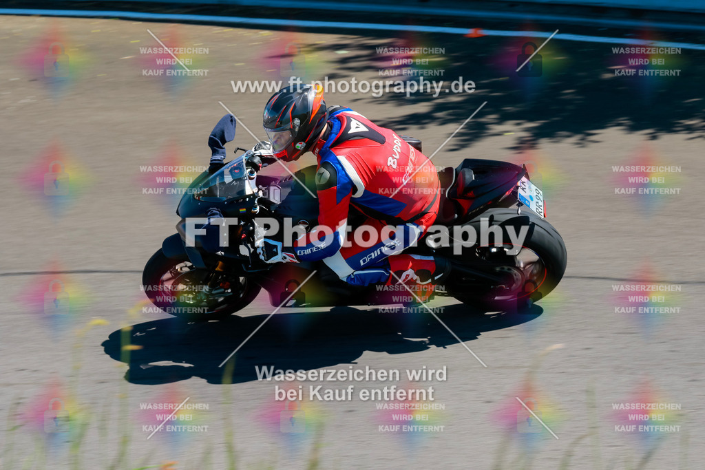 Moto-TeamOBK-22200 | Hier findet Ihr Bilder von Touristenfahrten auf der Nürburgring Nordschleife oder von anderen Veranstaltungen die ich besucht habe. Viel Spass beim Durch Schauen 
