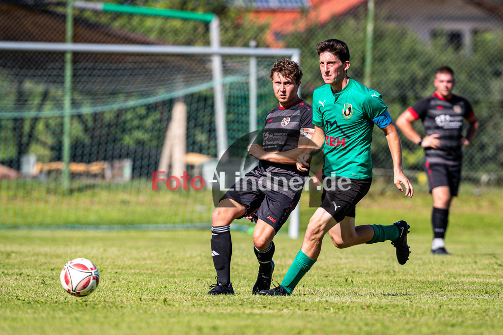 SV Wessobrunn-Haid gegen FC Wildsteig/Rottenbuch II | Fußball A-Klasse Gruppe B Herren, SV Wessobrunn-Haid gegen FC Wildsteig/Rottenbuch II, 20240811,Duell zwischen Florian RIEGER (Wessobrunn-Haid Captain 10) und Stephan FENDT (Wildsteig-Rottenbuch Captain 6),2024-08-11 in Wessobrunn (Sportpark Wessobrunn), Florian RIEGER (Wessobrunn-Haid Captain 10), Stephan FENDT (Wildsteig-Rottenbuch Captain 6)Copyright: WolfgangxLindner www.foto-lindner.de