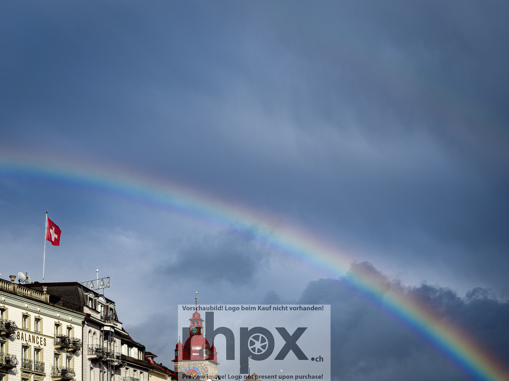 Regenbogen während Chendermonster 2026 | Stimmungsvolle Fotokunst aus Luzern. Erlebe den Pilatus, den See und die Stadt Luzern in exklusiven Aufnahmen in der Fotogalerie & Shop. - Realisiert mit Pictrs.com