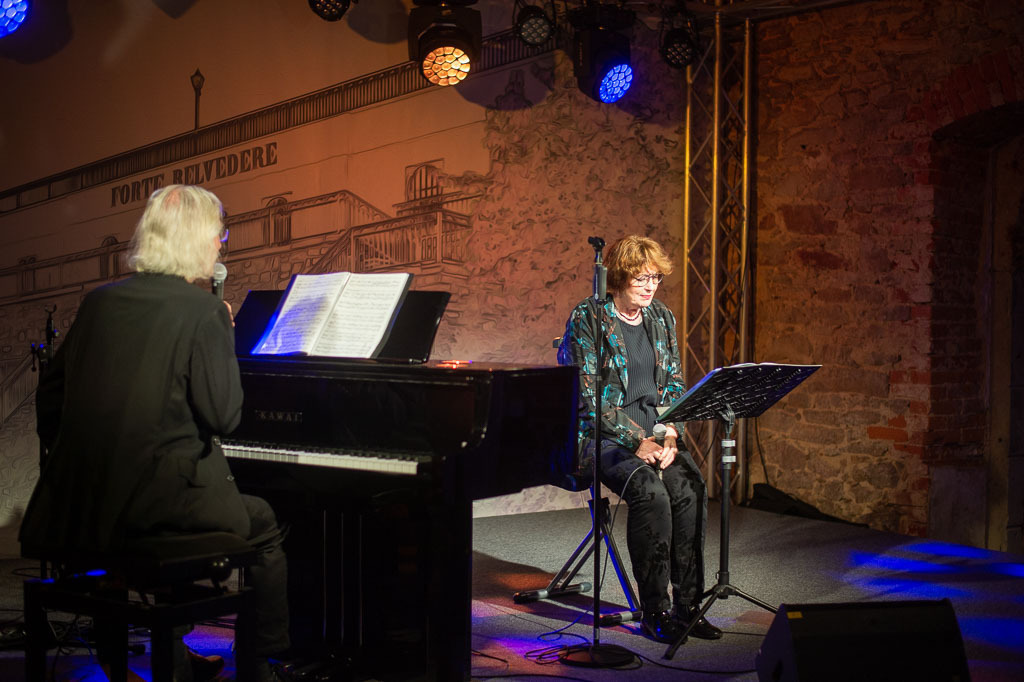 Uschi Brüning | Uschi Brüning im Forte Belvedere Leisnig zum Festival Hallo Leisnig 2022. - Realisiert mit Pictrs.com