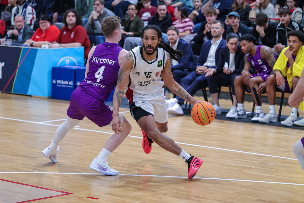 Pro A BAYER GIANTS vs BG Göttingen-127 | Fotos von Basketballspielen aus dem Raum NRW fotografiert von Gero Mueller-Laschet und Daniel Schaefer - Realisiert mit Pictrs.com