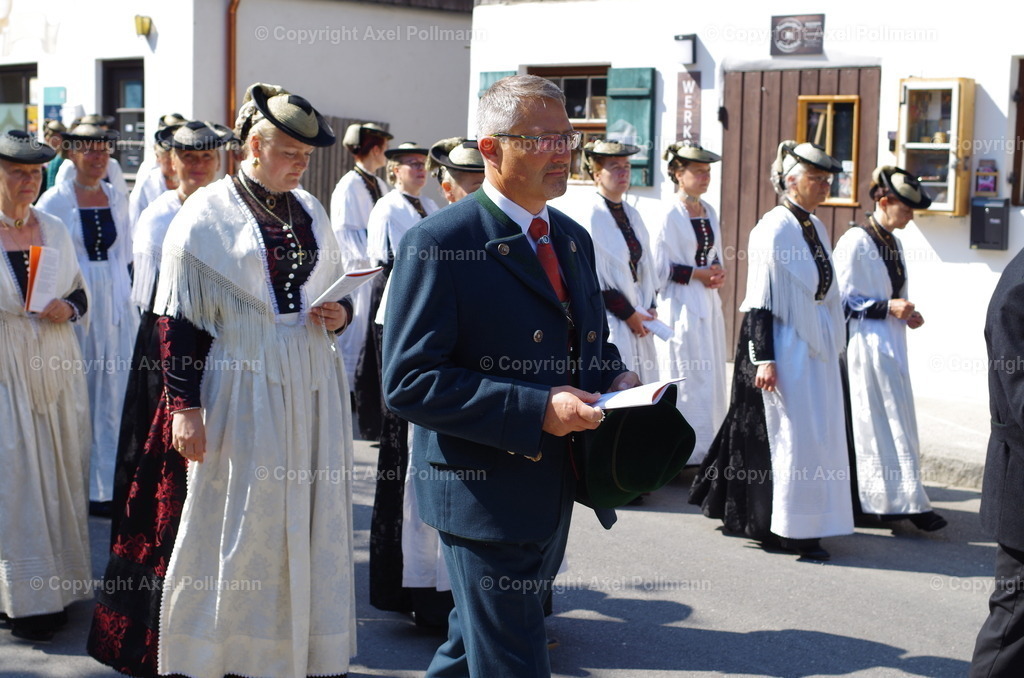 IMGP3834 | fotografiert von Axel PollmannLeonhardi Wallfahrt Benediktbeuern und Murnau, Fronleichnam, Fasching, Landschaft im Loisachtal und Benediktbeuern  - Realisiert mit Pictrs.com