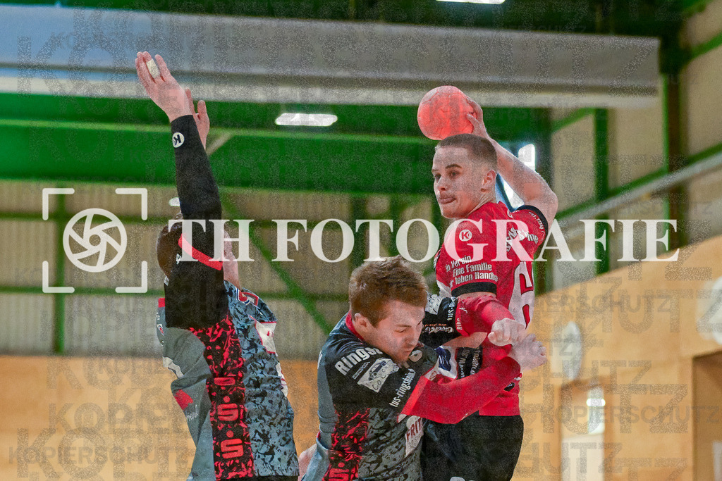 GER, SG Maulburg/Steinen - TuS Ringsheim, Handball, Landesliga Suedbaden, 22. Spieltag, Saison 2024/2025, 23.03.2025 | Ole Anton Holzkamp (SG Maulburg/Steinen, #69) beim Wurf und im Duell mit Jan Schlötzer (TuS Ringsheim, #10), Simon Heim (TuS Ringsheim, #24)GER, SG Maulburg/Steinen - TuS Ringsheim, Handball, Landesliga Suedbaden, 22. Spieltag, Saison 2024/2025, 23.03.2025Foto: TH Fotografie/Thomas Hess