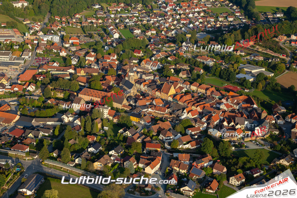 Aktuelles Luftbild von  Weismain Kauf mit Lizenz / Bildrechten möglich- Die Luftaufnahme wurde 2021 mittels UL-Flugzeug erstellt ( keine Drohne ) - hochauflösende Kamera-Systeme von  Canon -Beste Qualität - Für grossformatige Ausdrucke geeignet. Die Geschenkidee !