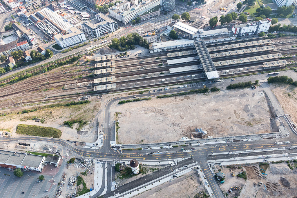 Luftbild: Hauptbahnhof im Ortsteil Bergheim in Heidelberg im Bundesland Baden-Württemberg in Deutschland. Foto: IMG_117080.jpg vom 25.08.2019 durch Werner Riehm/FLY-FOTO.de