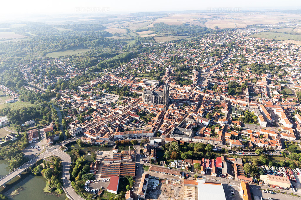 Luftbild: Basilique de Saint-Nicolas-de-Port in Saint-Nicolas-de-Port im Bundesland Meurthe-et-Moselle in Frankreich. Foto: IMG_118206.jpg vom 15.09.2019 durch Werner Riehm/FLY-FOTO.de