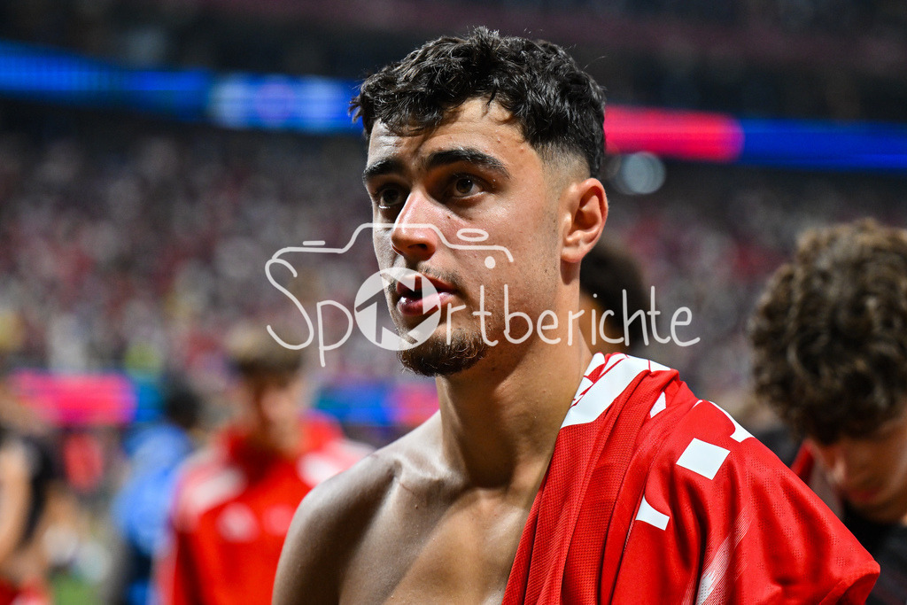 Paris Saint Germain - FC Bayern München | haengende Koepfe der Bayern Spieler nach dem aus im Viertelfinale gegen Paris - hier im Bild Aleksandar PAVLOVIC (FC Bayern Muenchen 45) / Einzelfoto / Freisteller / FIFA Club World Cup: Paris Saint Germain - FC Bayern Muenchen, Mercedes Benz Stadium am 05.07.2025 / NOT FOR SALE IN USA