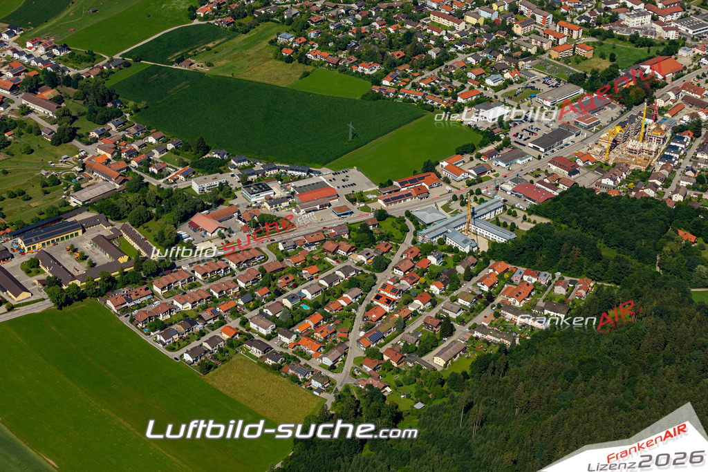 Aktuelles Luftbild von Traunstorf Traunstein - Die Luftaufnahme wurde 2022 mittels UL-Flugzeug erstellt ( keine Drohne ) - hochauflösende Kamera-Systeme von  Canon -Beste Qualität - Für grossformatige Ausdrucke geeignet. Die Geschenkidee !