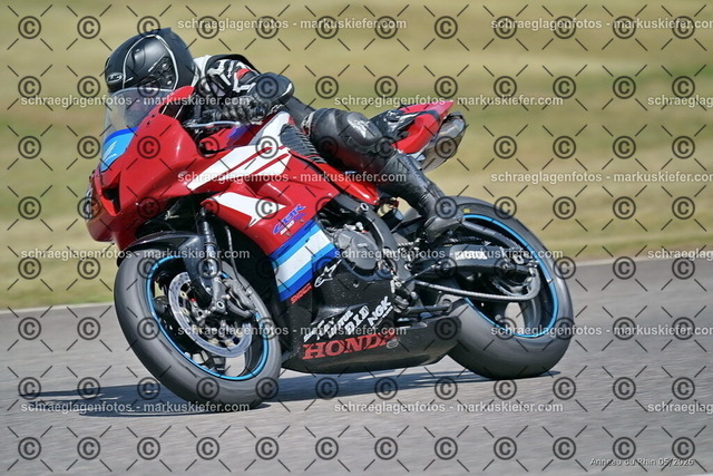 26BT02-1878 | markuskiefer.com - Realisiert mit Pictrs.com