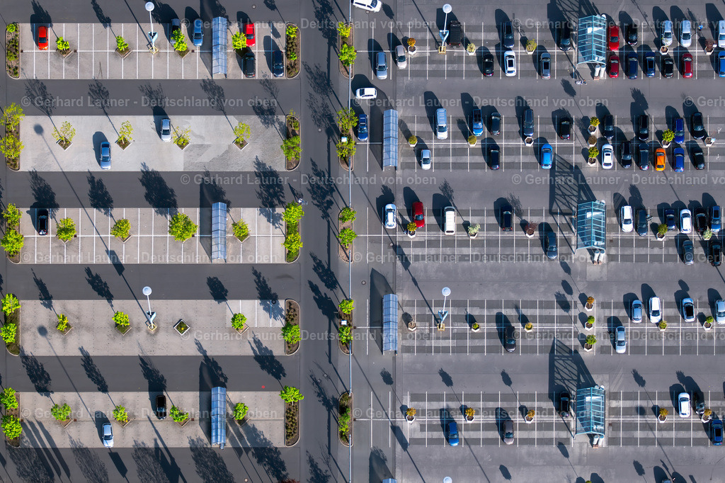 4026036 | DORTMUND 13.02.2021 Winterlich schneebedeckte Parkanlage " Park der Partnerstädte " an der Brinkhoffstraße im Ortsteil Cityring-West in Dortmund im Ruhrgebiet im Bundesland Nordrhein-Westfalen, Deutschland. // Wintry snowy park of " Park of Partnerstaedte " on the Brinkhoffstrasse in the district Cityring-West in Dortmund at Ruhrgebiet in the state North Rhine-Westphalia, Germany. Foto: Gerhard Launer