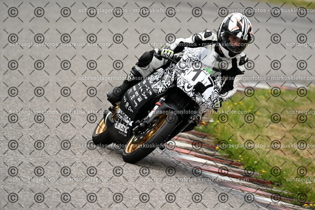 25bt02-1105 | markuskiefer.com - Realisiert mit Pictrs.com