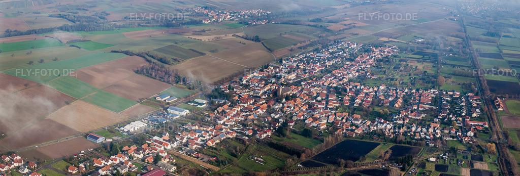 Luftbild: Panorama Perspektive Ortsansicht der Straßen und Häuser der Wohngebiete in Steinfeld im Bundesland Rheinland-Pfalz in Deutschland. Foto: IMG_35592-Bearbeitet.jpg vom 20.11.2010 durch Werner Riehm/FLY-FOTO.deAuflösung des Originals: 7632 x 2591 px