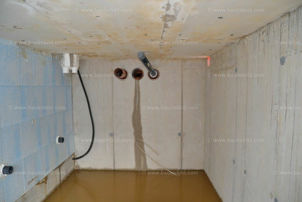 bib-lg17-elektroinstallation-0078 | Nach LV-Leistungsgruppen sortierte Detailfotos über den Bau eines Hauses. Alle Hausbau-Bilder direkt vom Urheber und Autor der Website Haus-Selber-Bauen.com